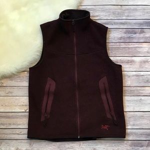Arc’teryx Vest in Maroon